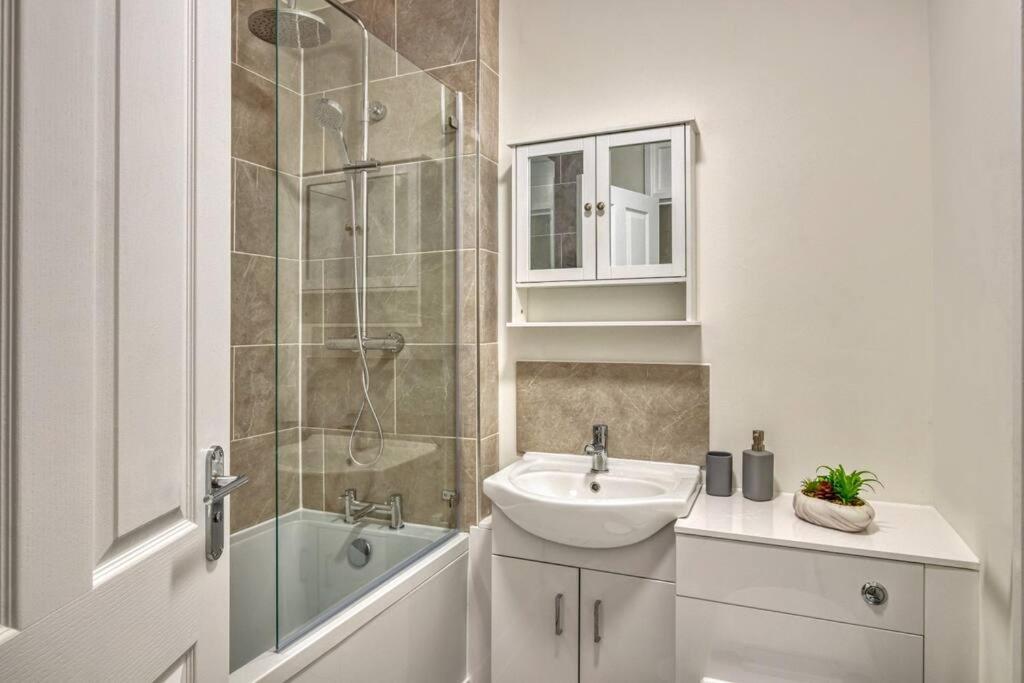 Hidden Gem In Battersea W/ Free Parking Apartment London Luaran gambar